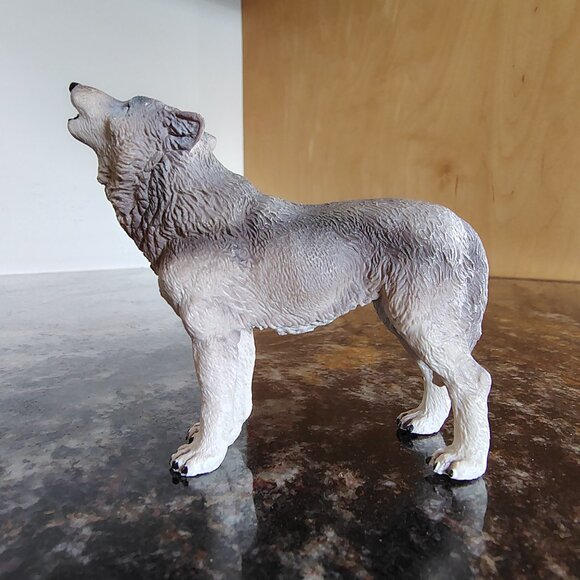 Papo Howling Wolf Figurine - Picture 2 of 16